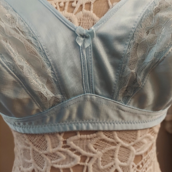 NEW PLUSFORM Instant Shaping Light Blue Lace Keyhole Unpadded Bra - Picture 3 of 12